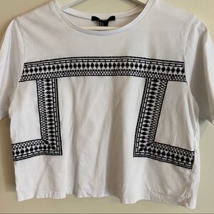 💥3/$25💥 F21 Crop T-shirtTop w/Black Embroidery